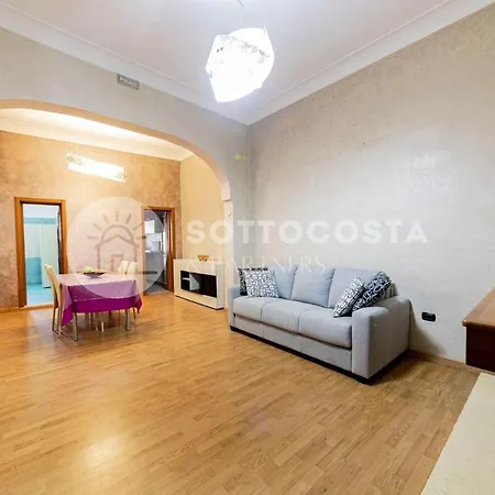 Coral Bay Apartment *