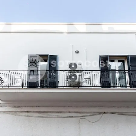 Coral Bay Apartment