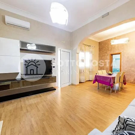 Coral Bay Apartment